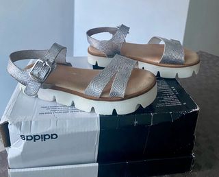 Sandalias plateadas niña T 28