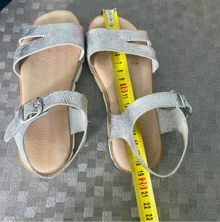 Sandalias plateadas niña T 28