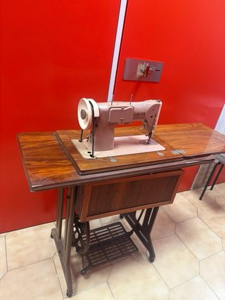 Máquina de coser Singer antigua