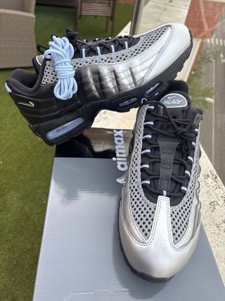 Nike Air Max 95 x “PALACE”.