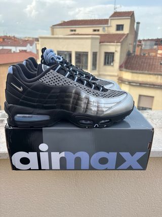 Nike Air Max 95 x “PALACE”.