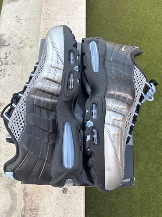 Nike Air Max 95 x “PALACE”.