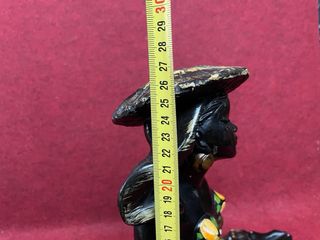 Figura de mujer africana años 50