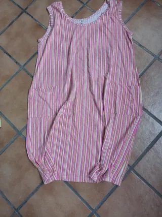 Vestido de rayas rosas y blancas