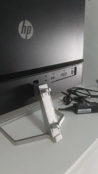 Monitor HP Negro y Plateado