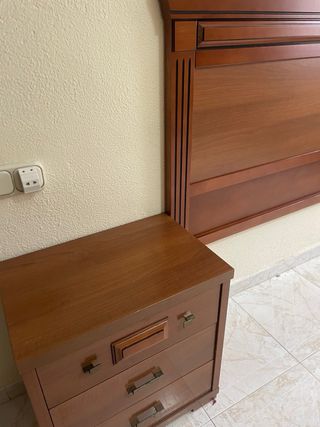 Mesillas y cabecero de madera