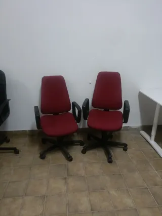2 Sillas de Oficina Rojas