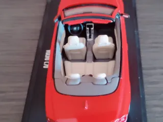 Maqueta Volvo C70 Descapotable Rojo Escala 1/43