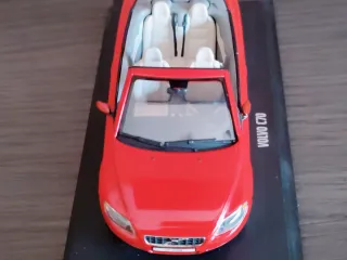 Maqueta Volvo C70 Descapotable Rojo Escala 1/43