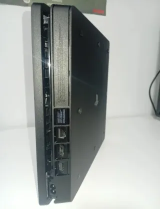 Play Station 4 Slim Negra