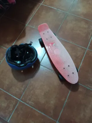 Patinete y Casco Azul