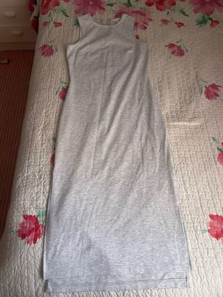 Vestido gris largo con cremallera