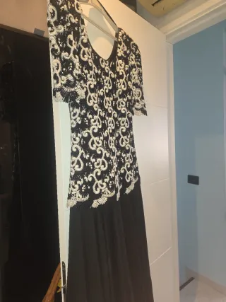 Vestido fiesta negro y plata bordado