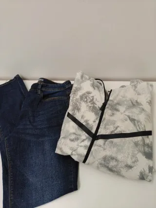 Conjunto Sudadera y Vaqueros