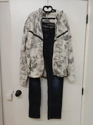 Conjunto Sudadera y Vaqueros
