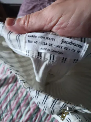 Pantalones de rayas blancos y negros