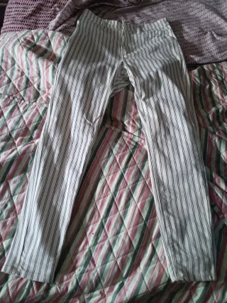 Pantalones de rayas blancos y negros