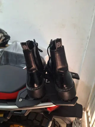 Botas estilo Dr. Martens Negras Talla 40