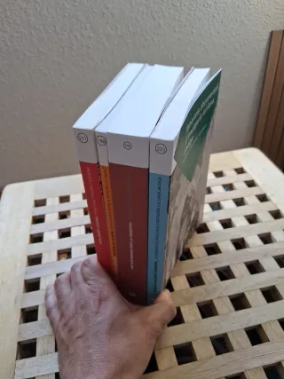 Llibres Textos i Estudis de Cultura Catalana.