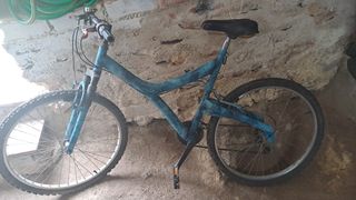Bicicleta azul buen estado. Venta en persona.