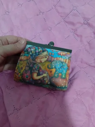 Monedero con diseño artístico