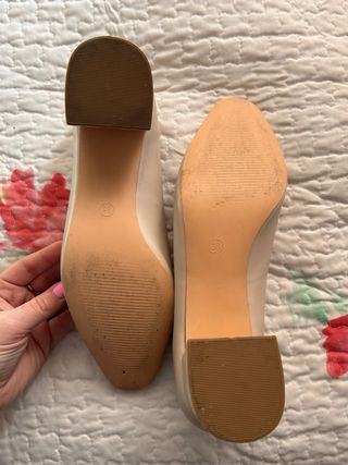 Zapatos de tacón beige