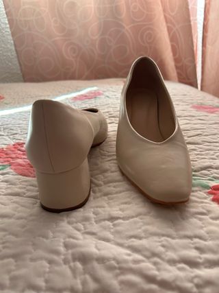 Zapatos de tacón beige