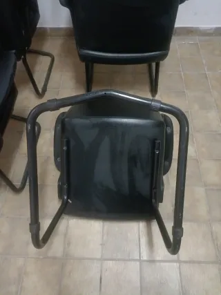 6 Sillas de despacho de piel