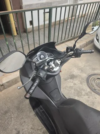 Honda PCX 125 Negra/Gris
