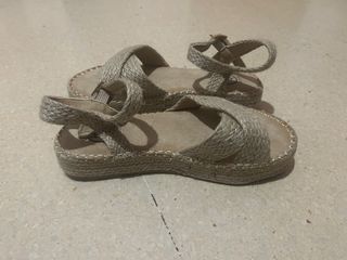 Sandalias de esparto beige