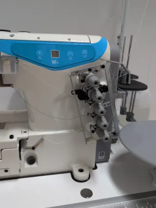 Máquina de coser industrial JACK / Recubridora