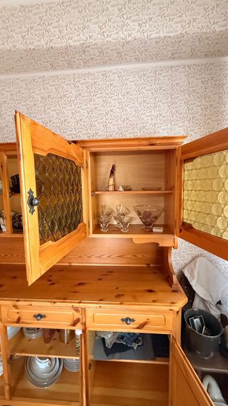 Vetrina in legno massiccio con vetri