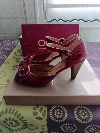 Zapatos de tacón rojos Virus Moda