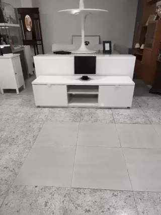 Mueble bajo TV blanco