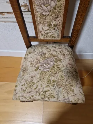 Sillón antiguo de madera maziza.