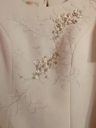 Traje chaqueta y falda beige
