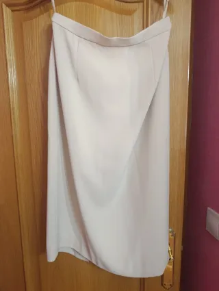 Traje chaqueta y falda beige