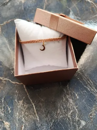 Pulsera dorada luna