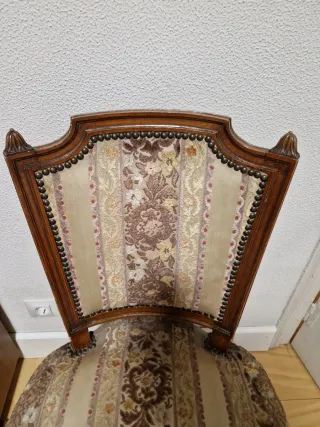 Silla antigua tapizada madera