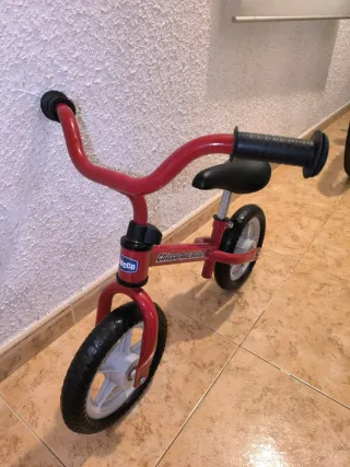 Bicicleta de equilibrio Chicco Roja