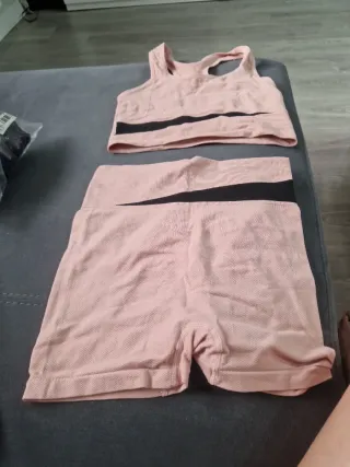 Conjunto deportivo top y shorts talla L