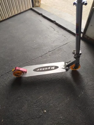 Patinete de aluminio Rystar. Plegable