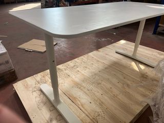 Mesa escritorio ikea Bekant .