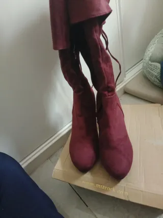 Botas altas rojas de ante