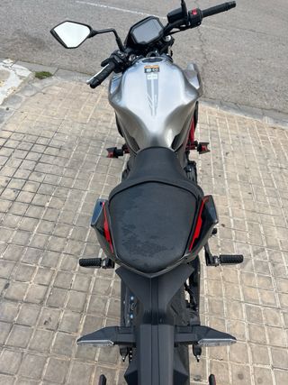 Kawasaki Z650 Naked Roja/Plata