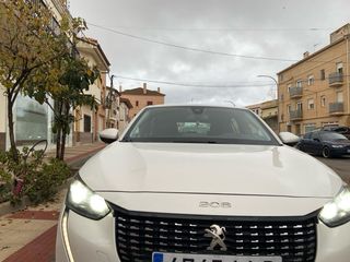 Peugeot 208 2021