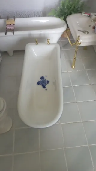 Vasca da Bagno Miniatura con Piedini (1:12)