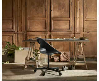 Escritorio Ikea con caballetes madera y gris