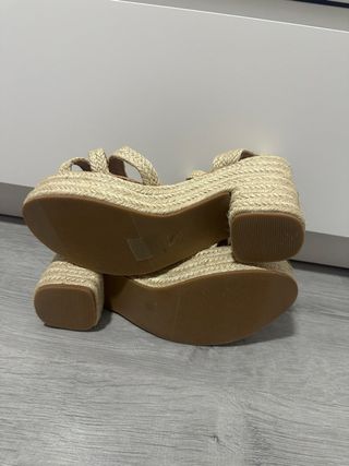 Sandalias de esparto cuña beige
