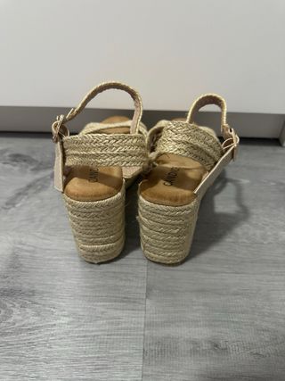 Sandalias de esparto cuña beige